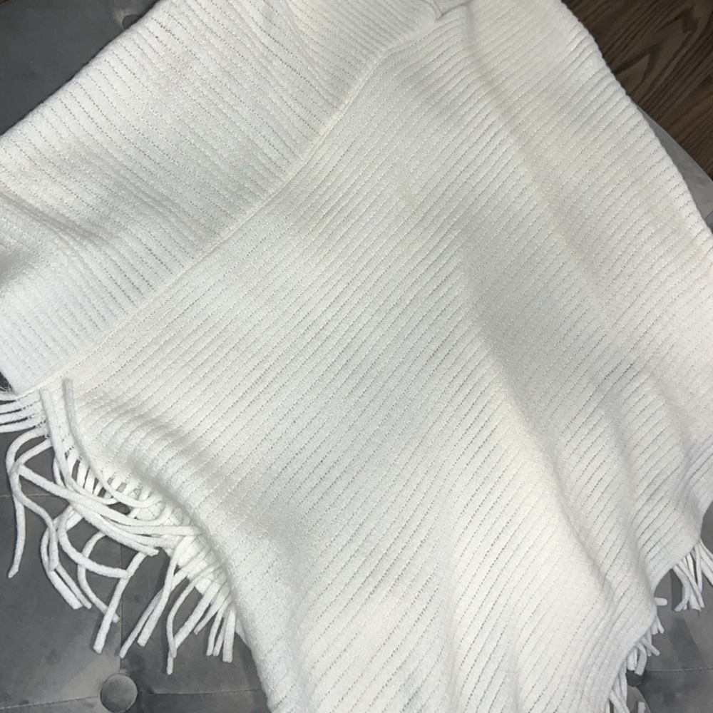 Poncho - Picture 2 of 3